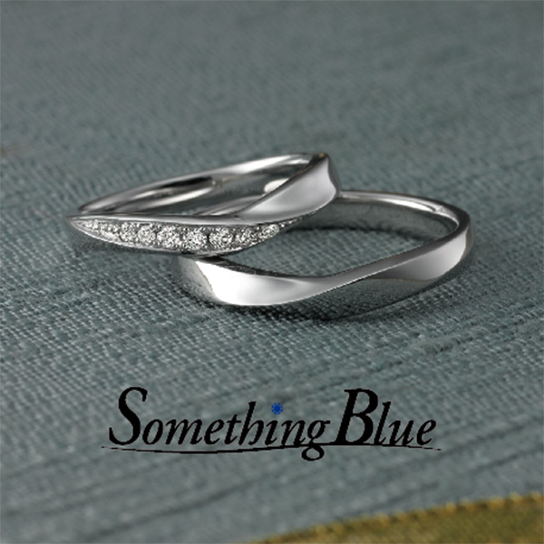 Something Blue 誕生石プレゼントキャンペーンで展示されるリングの一例