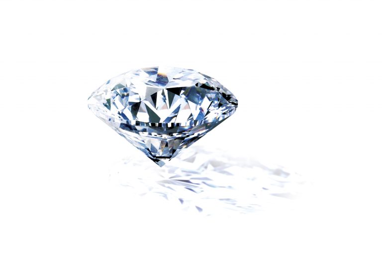 1．婚約指輪ご成約の方には センターダイヤモンドグレードアップ